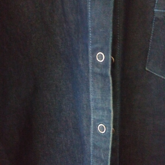 Ladies snap button down denim shirt - Picture 2 of 3